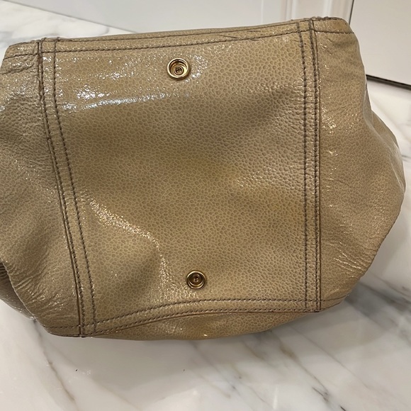 Yves Saint Laurent Downtown Patent leather tote - Picture 11 of 15